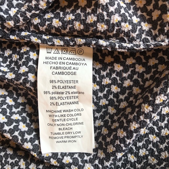 Michael Kors Black & White Asymmetrical Blouse w/ 3/4 Length Tie Sleeves Size M - Picture 7 of 8